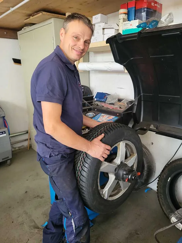 Inhaber in der KFZ-Werkstatt